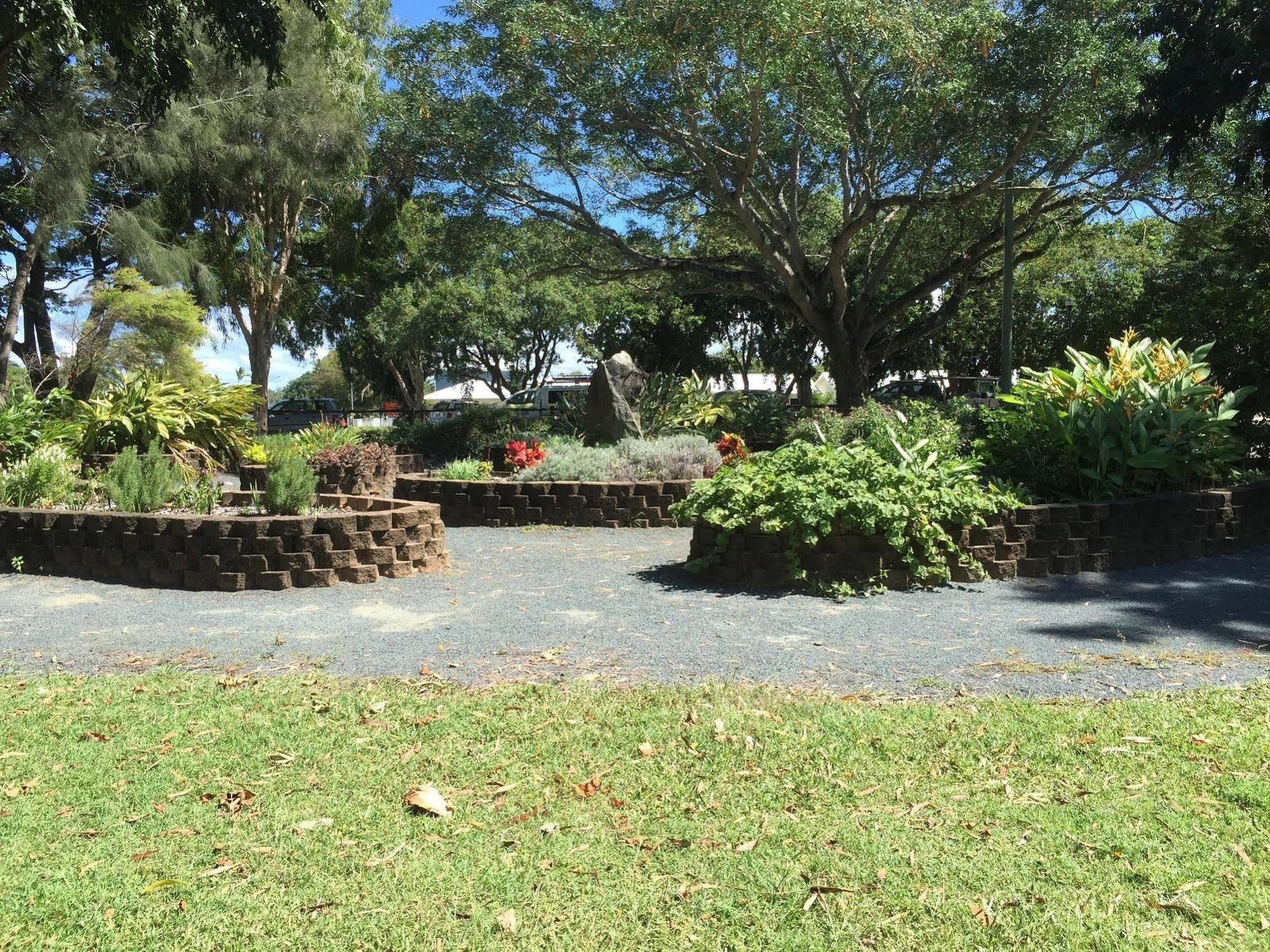 Beachside Boutique Motel Mackay Exterior foto
